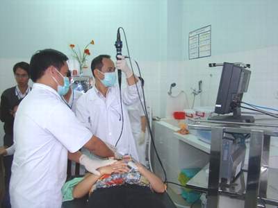 Bệnh viện Lao và bệnh phổi Quảng Ngãi được chuyển giao kỹ thuật nội soi phế quản ống mềm